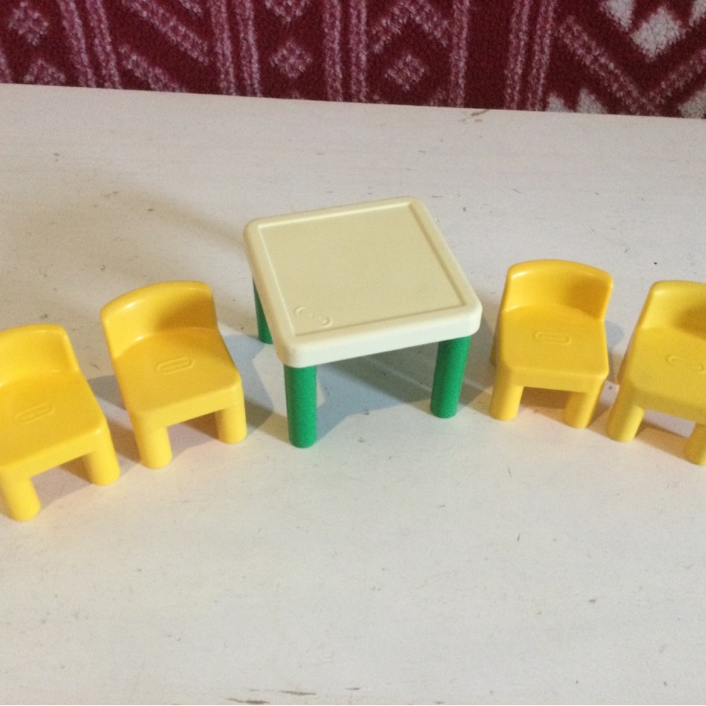 Little Tikes Dollhouse Furniture Set